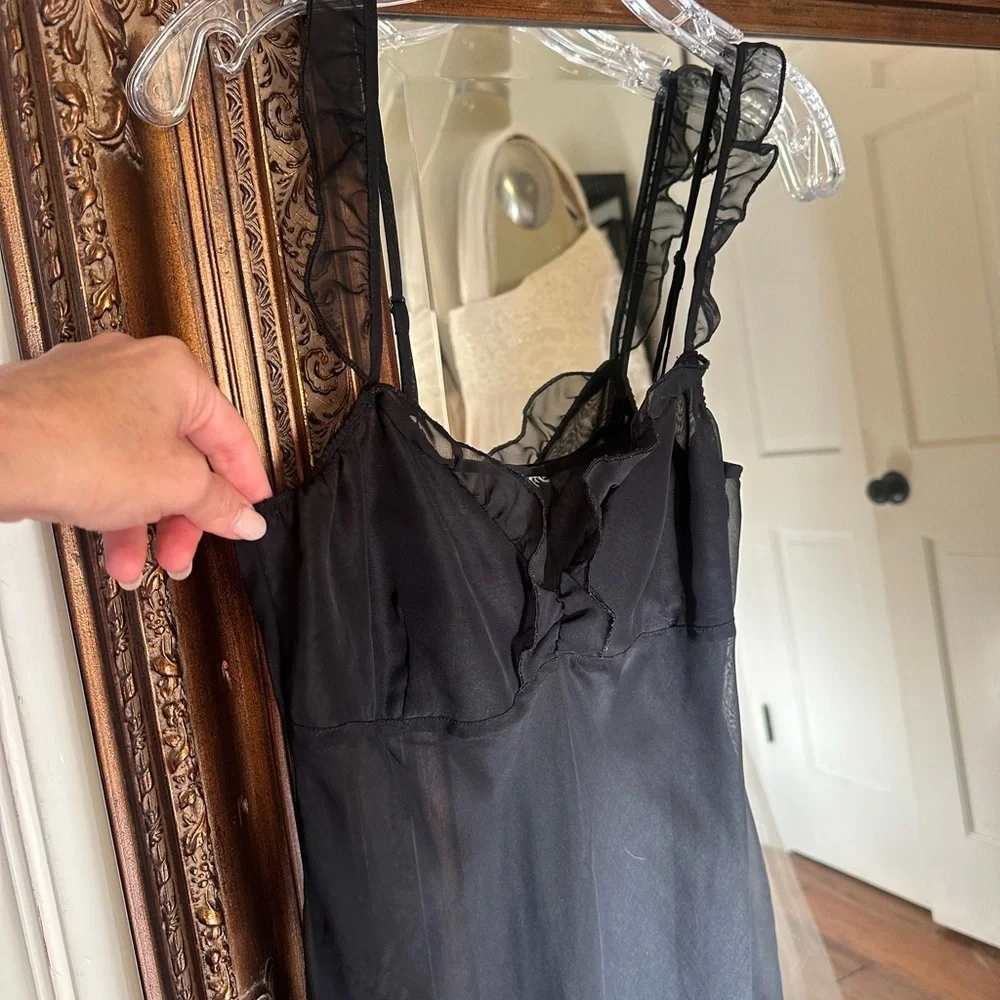 Elegant Black Lace Trim Nightgown - Picture 3 of 6